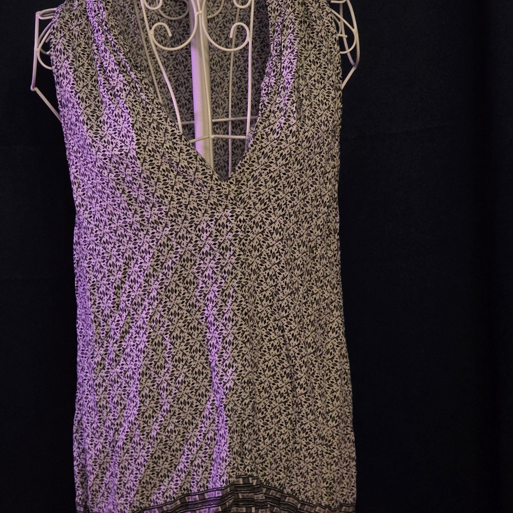 Sleeveless V-Neck Printed Women’s Top - Black & White LG
